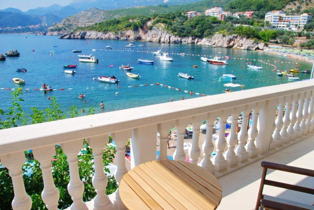 Przno Luxury Apartments Sveti Stefan Bagian luar foto